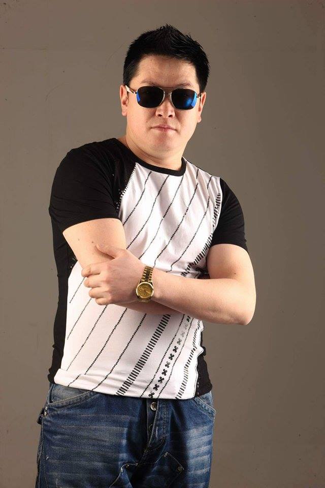 “Галзуу дурлагч” дуучин Хүрэлээгийн “Би дурлана” дуу